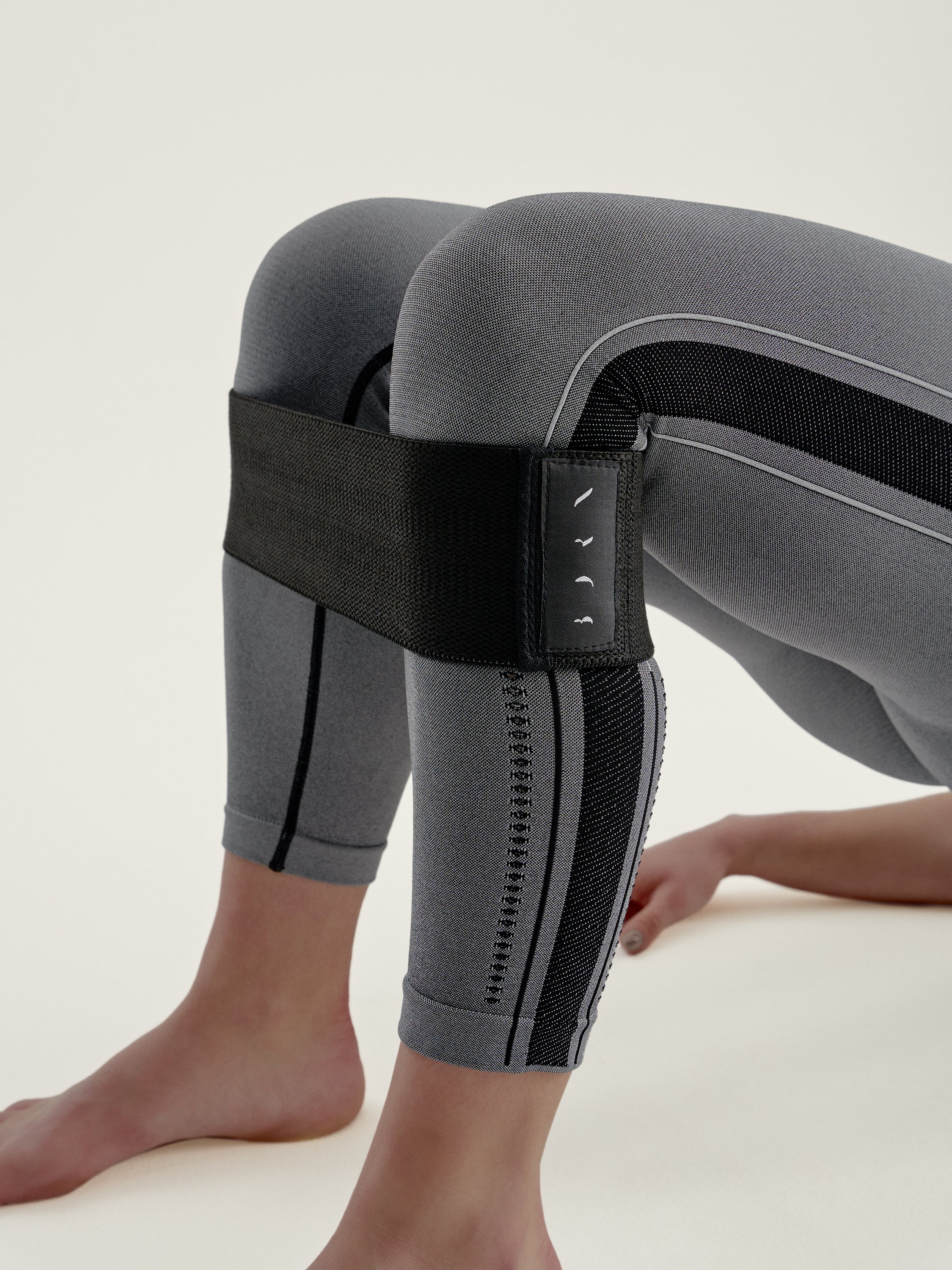 Resistance Bands Set Black & Medium Grey - Image 3