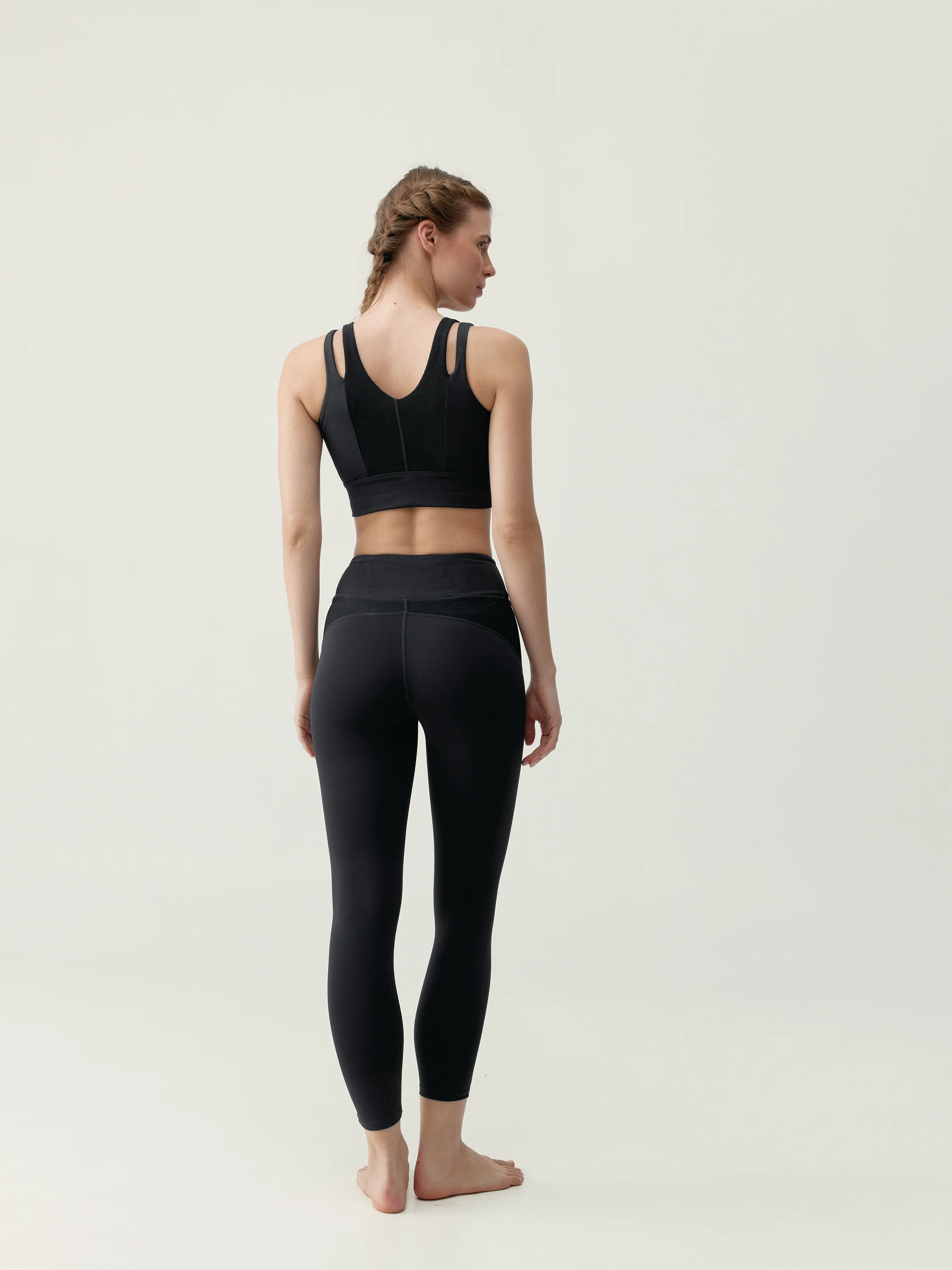 Top Reka Black - Image 5